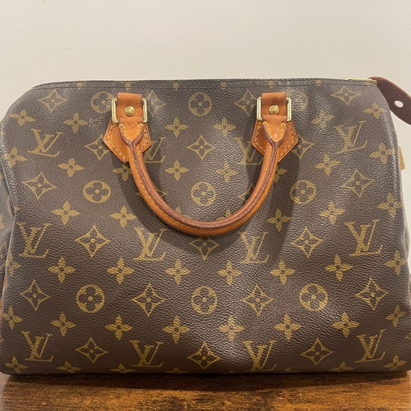 Louis Vuitton Monogram Speedy 30 - Pre-Loved - Original Owner - Picture 2 of 9